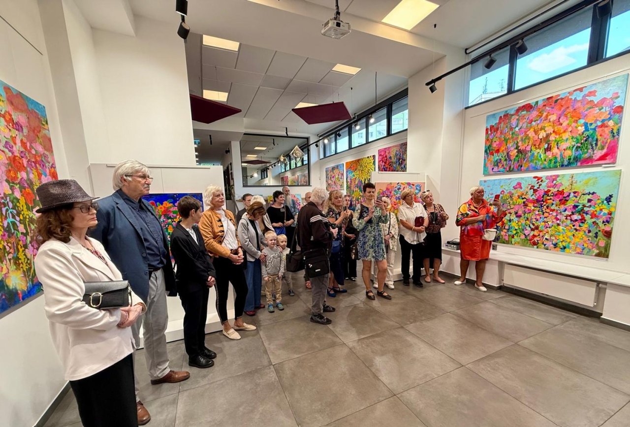 Meadow Tales exhibition opening at Art Rubikon gallery featuring abstract paintings and hand-tufted tapestries by Simona Vojteskova inspired by meadow landscapes